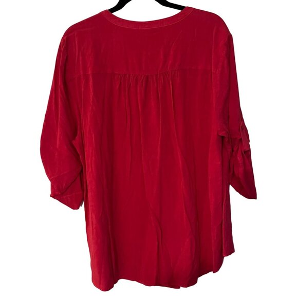 Torrid Harper Women's Size 2 2X Roll Tab Sleeves Hot Pink Button front New with - Picture 2 of 5